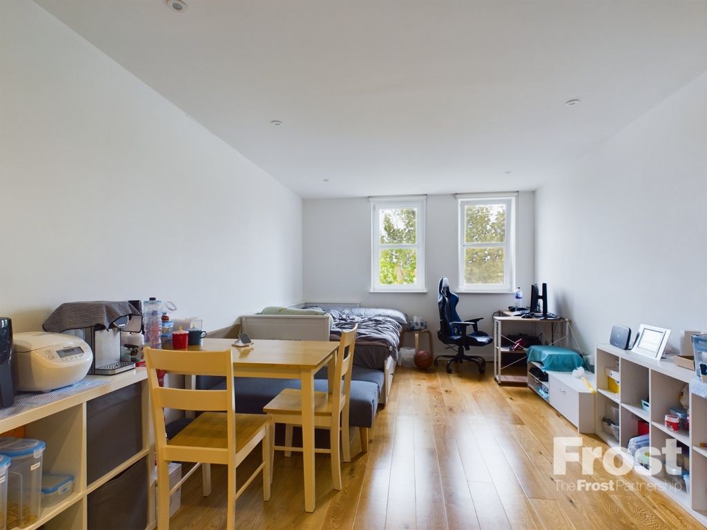 Property photo 2 of 9 Picture No. 13