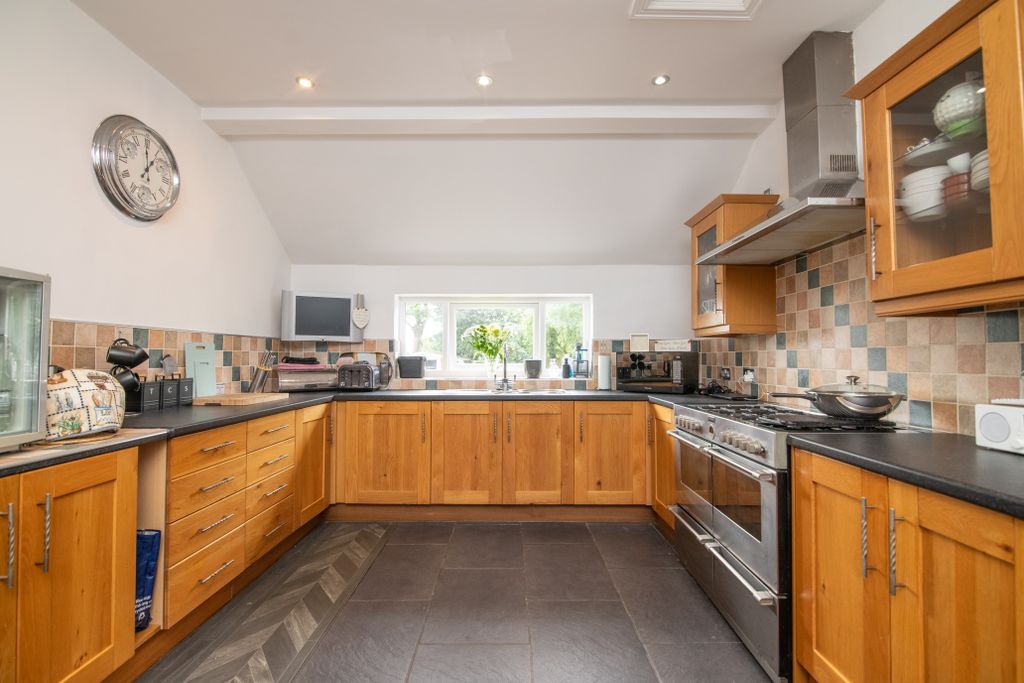 Property photo 3 of 25