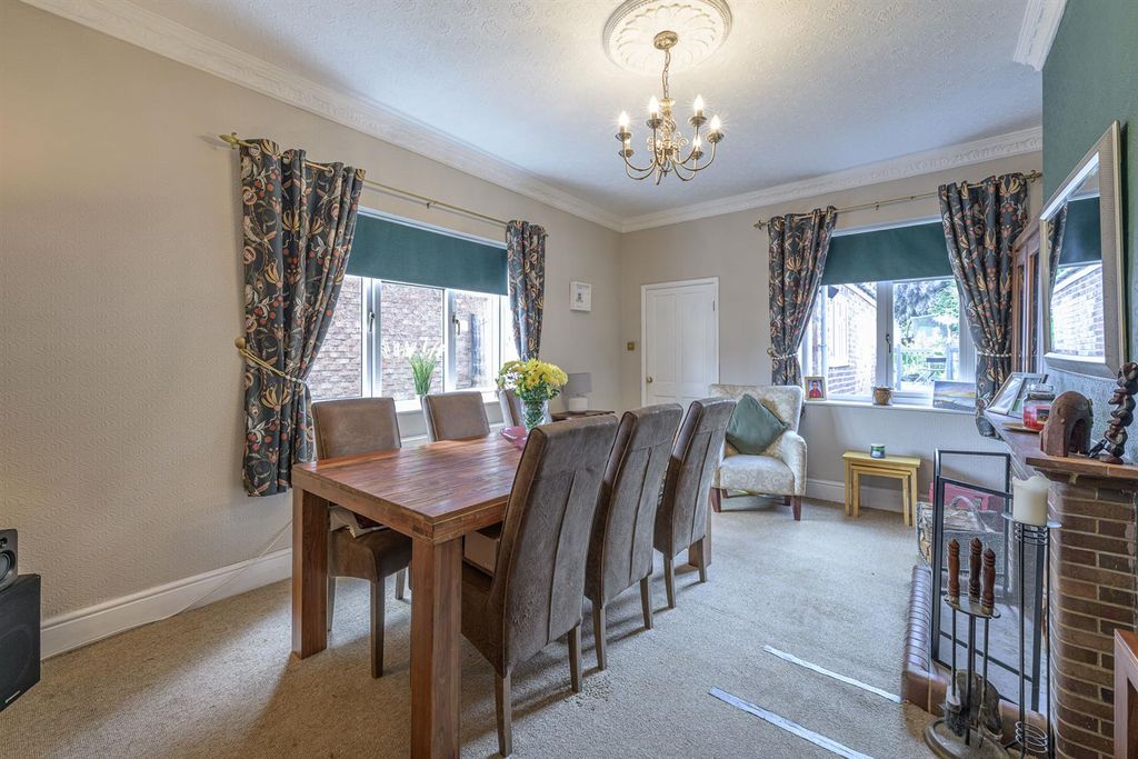 Property photo 2 of 27
