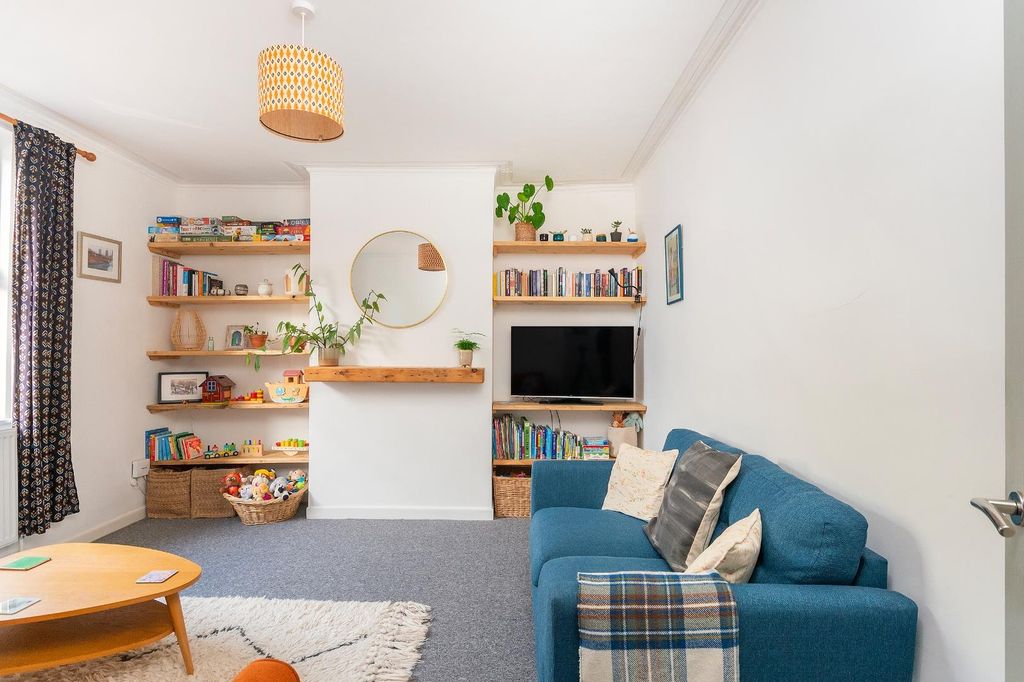 Property photo 3 of 24 2W0Sen - Living Room E.Jpg