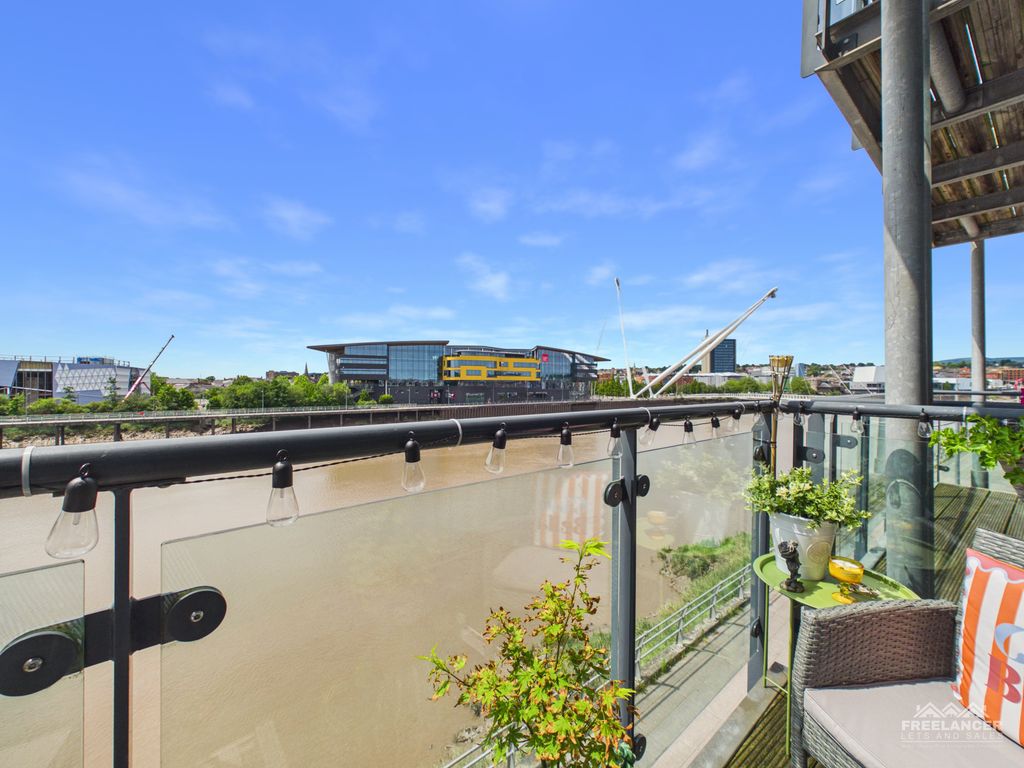 Property photo 2 of 12 Balcony Again