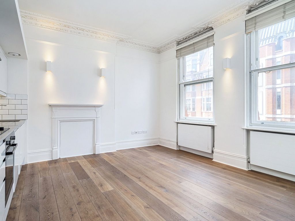 Property photo 3 of 12 Exeter Mansions