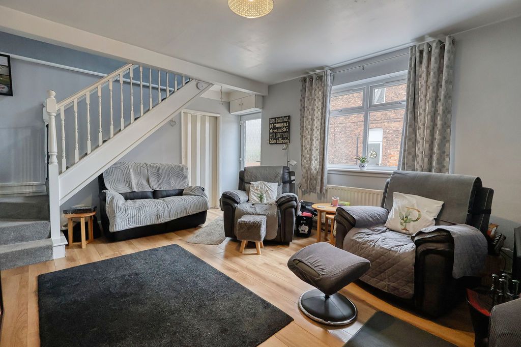 Property photo 3 of 14 Lounge