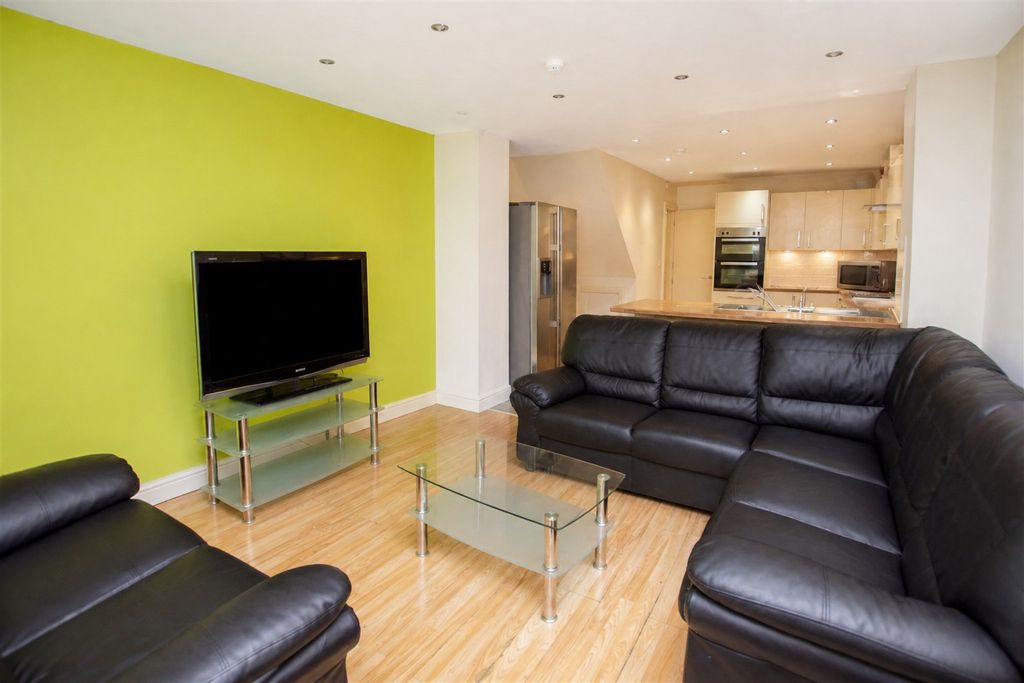 Property photo 1 of 14 Approach