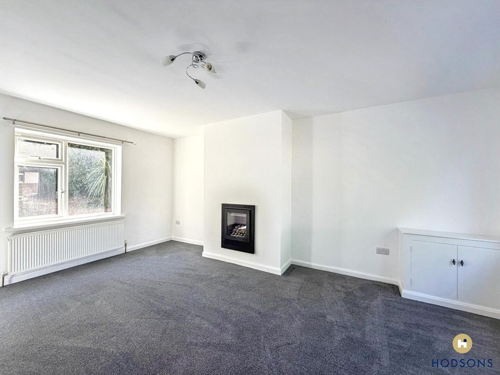 Property photo 3 of 15 Living Room