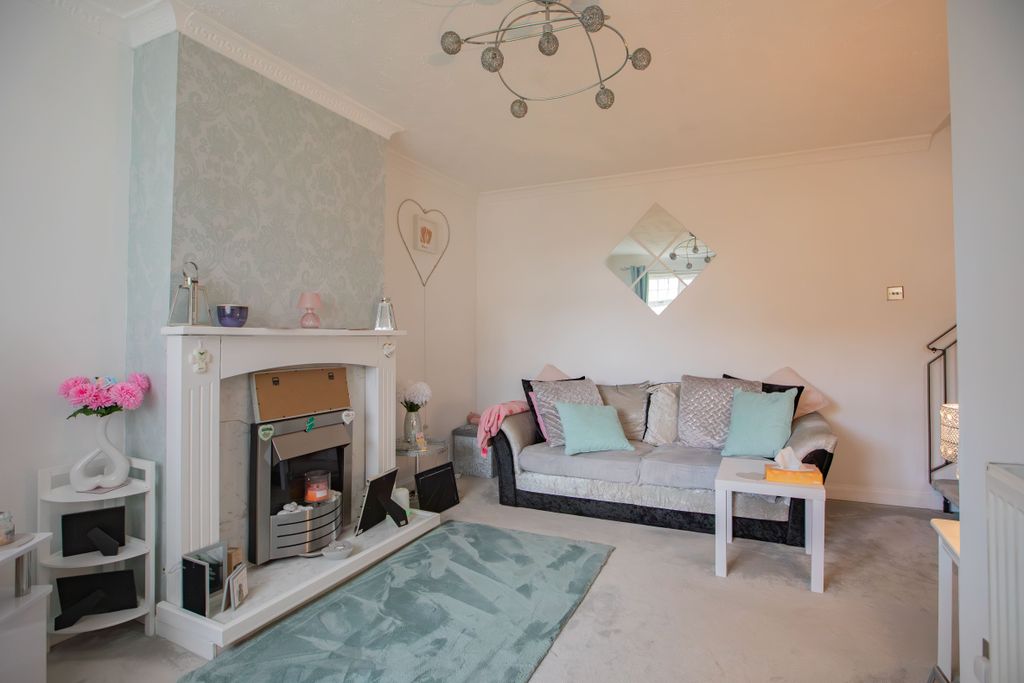 Property photo 2 of 20