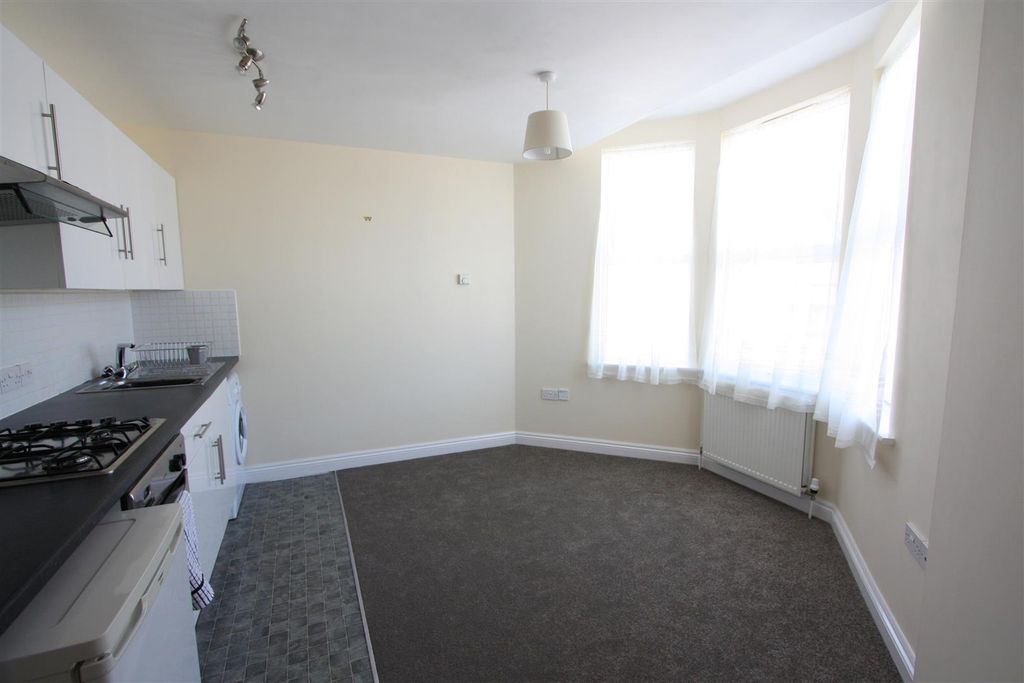 Property photo 2 of 5 Flat 4, 14 Higher Tower Road Lounge