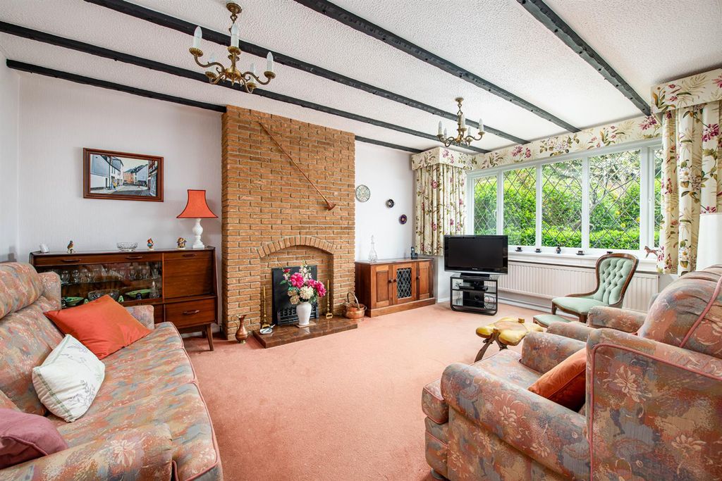 Property photo 3 of 34 Sitting_1.Jpg