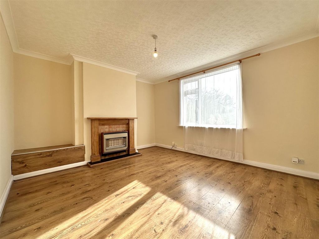 Property photo 2 of 16 Large Lounge 412