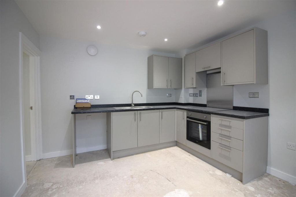 Property photo 1 of 6 Kitchen Diner