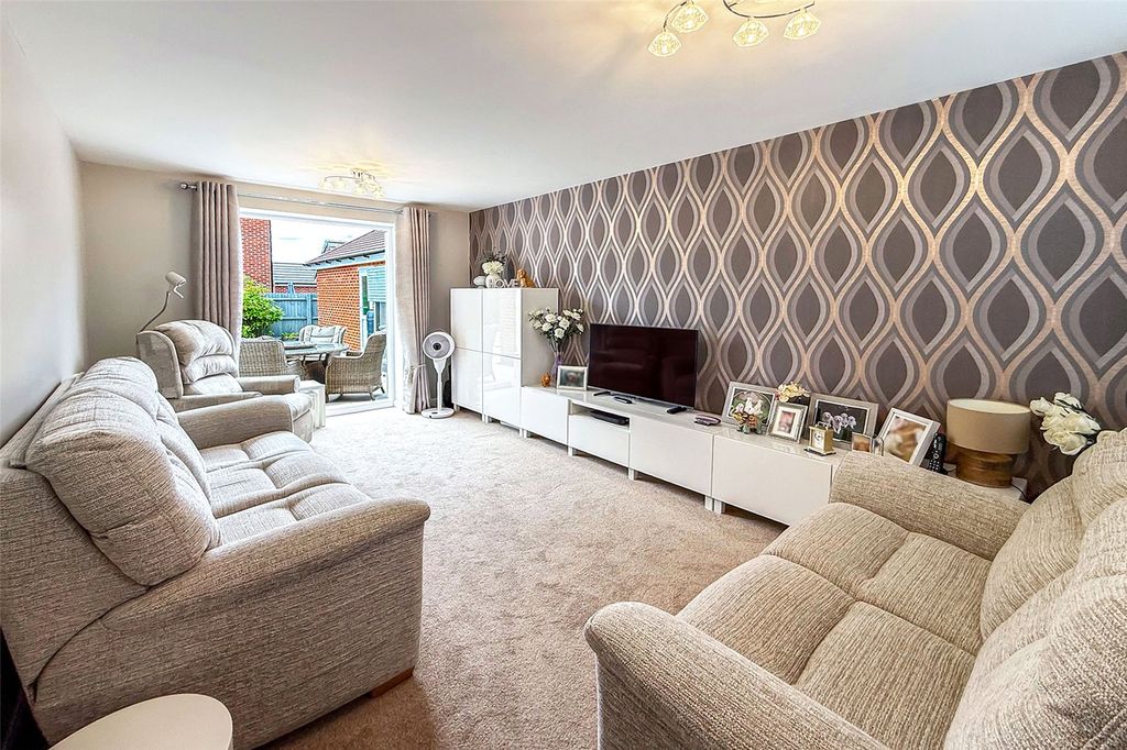 Property photo 3 of 25 Picture No. 12