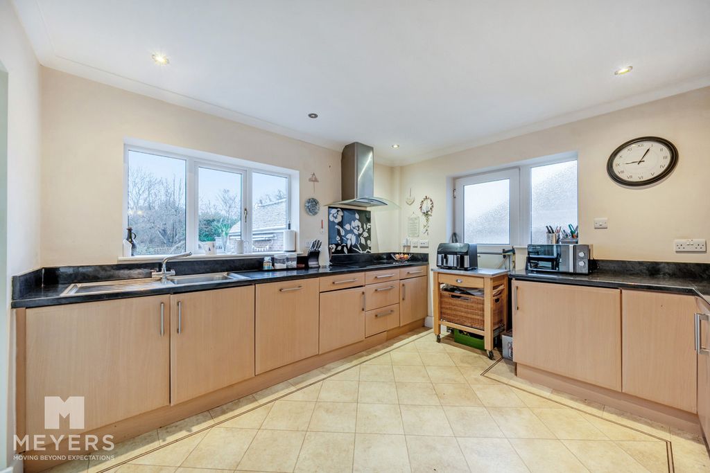 Property photo 2 of 16