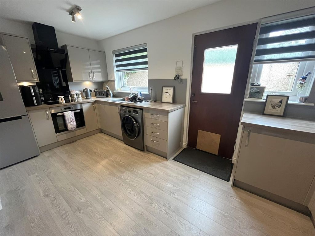 Property photo 3 of 18 Kitchen / Diner