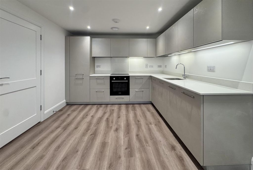 Property photo 3 of 17 Kitchen