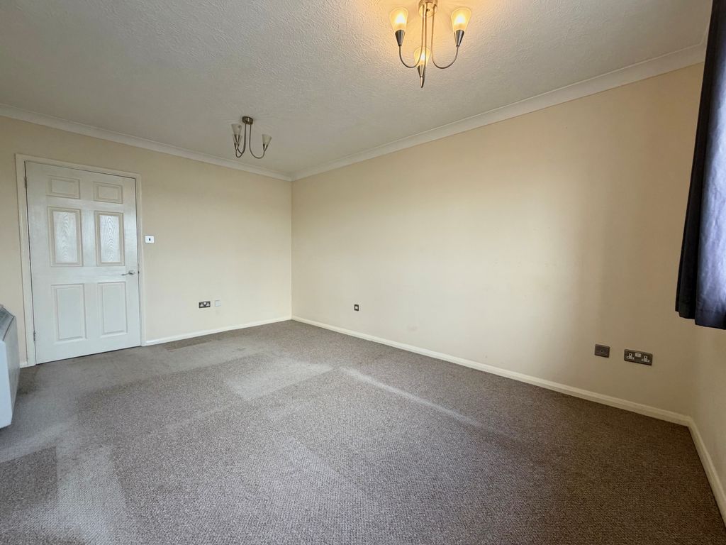 Property photo 2 of 11 Living Room