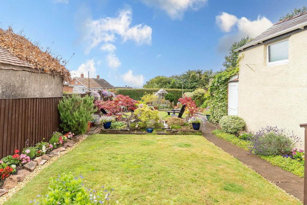 Property photo 2 of 31