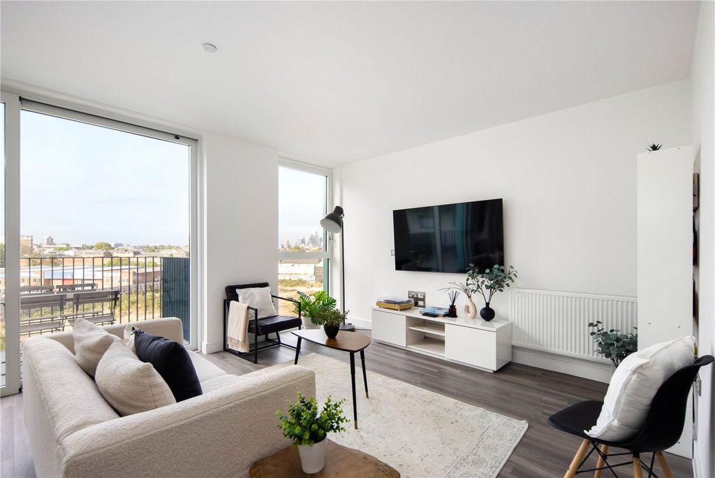 Property photo 2 of 10 Living Area