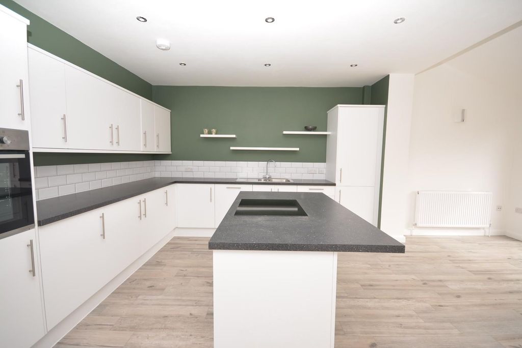 Property photo 3 of 19 Kitchen Area
