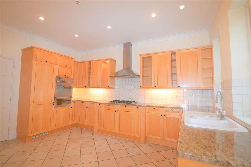 Property photo 2 of 4 Kitchen