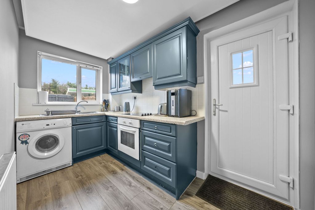 Property photo 3 of 23