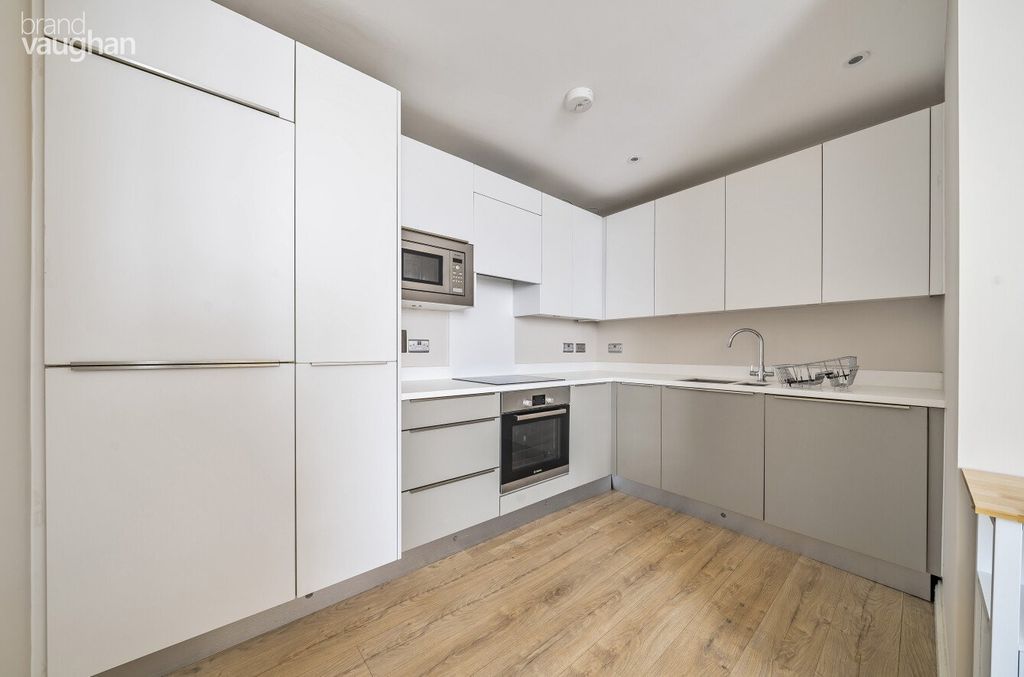 Property photo 2 of 9 Kitchen