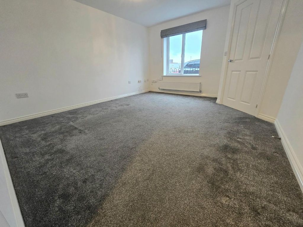 Property photo 3 of 16 Living Room