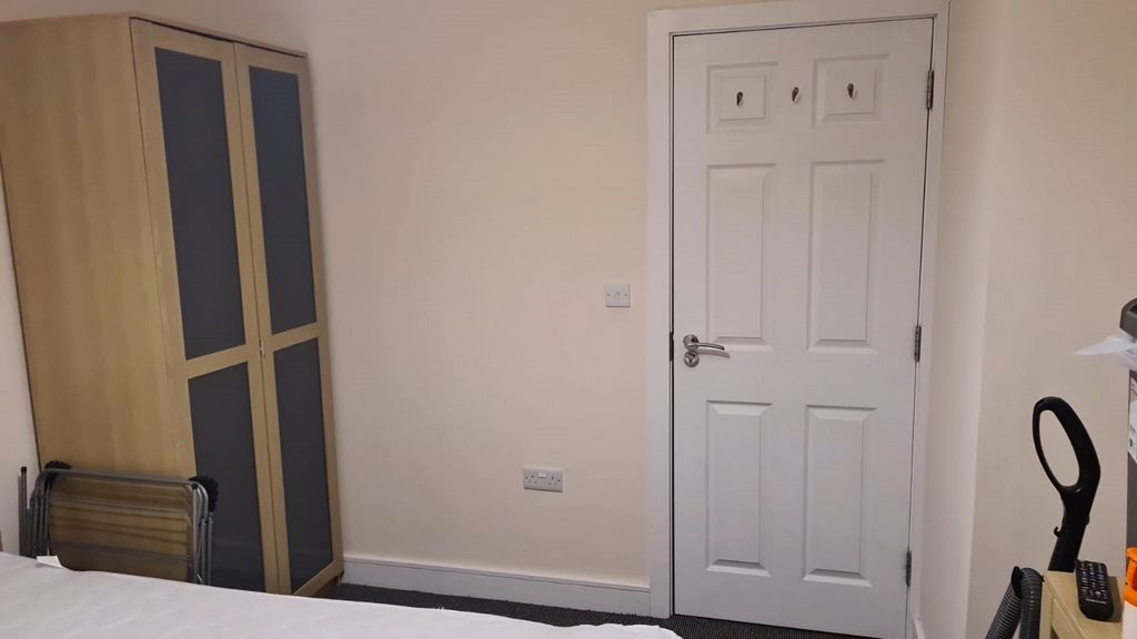 Property photo 3 of 8 Picture No. 05