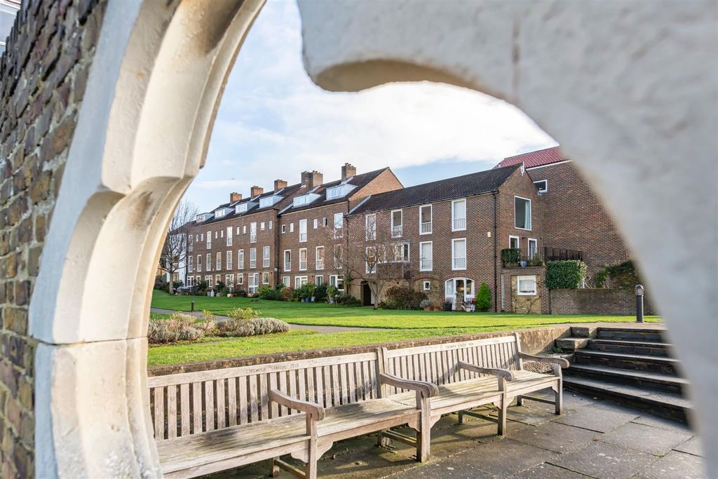 Property photo 3 of 23