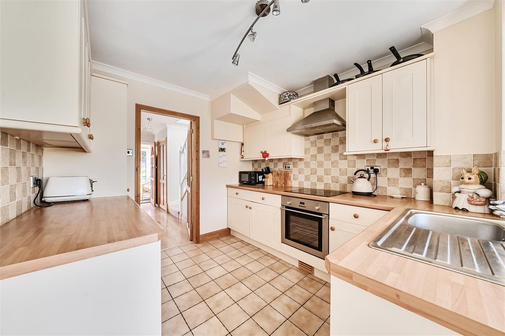 Property photo 2 of 18 Kitchen
