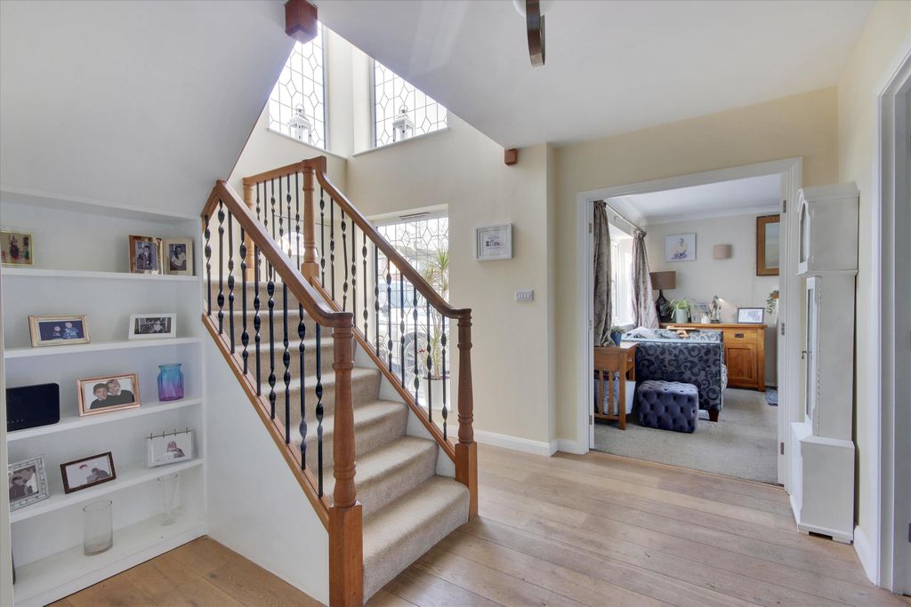 Property photo 2 of 17 Image