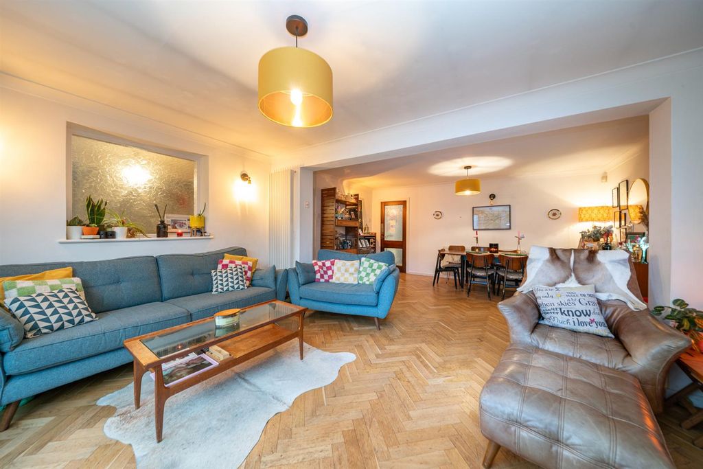 Property photo 2 of 31 77-Valley-Walk-6694.Jpg