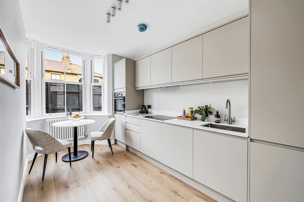 Property photo 2 of 13 Flat 2-  51 Mill Hill Road-4.Jpg