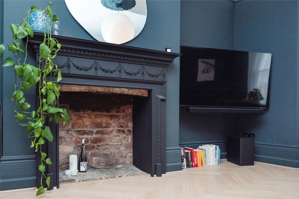 Property photo 3 of 17 Living Room