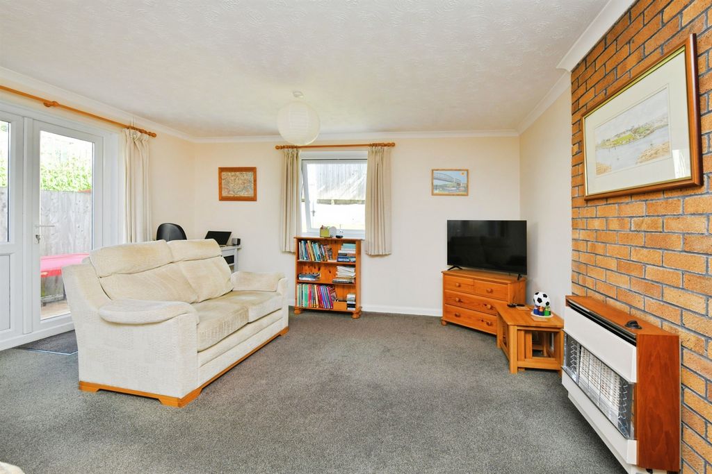 Property photo 2 of 18