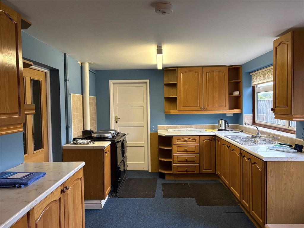 Property photo 3 of 12 Picture 3