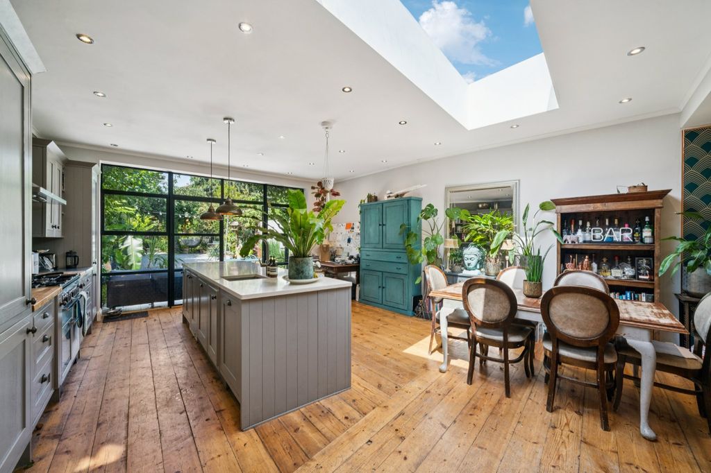 Property photo 1 of 23 Kitchen / Dining