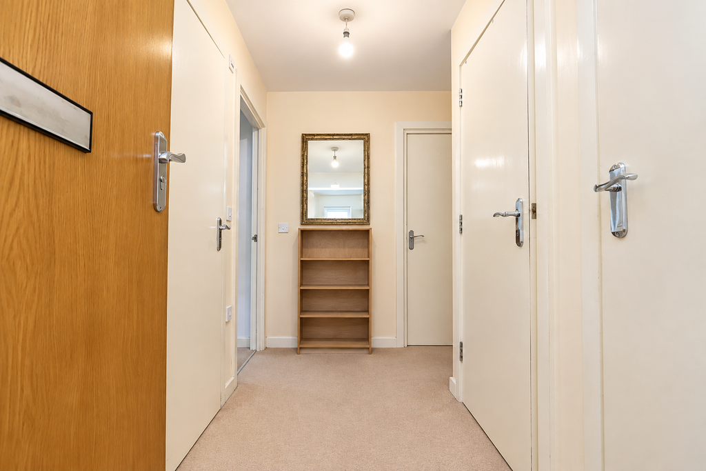 Property photo 2 of 11 Hallway