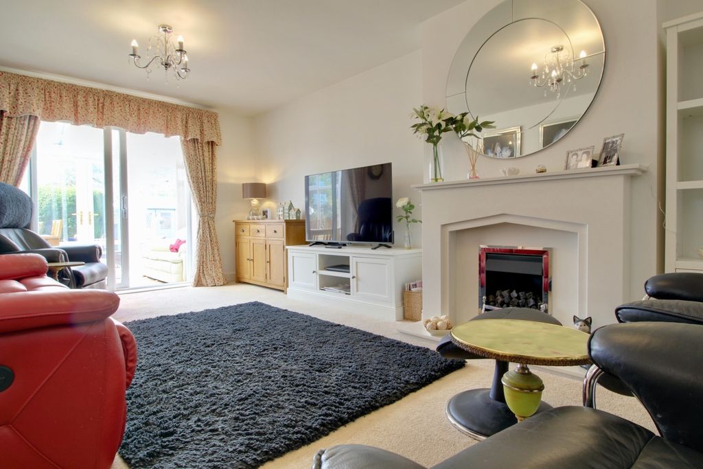 Property photo 3 of 23 Lounge Diner