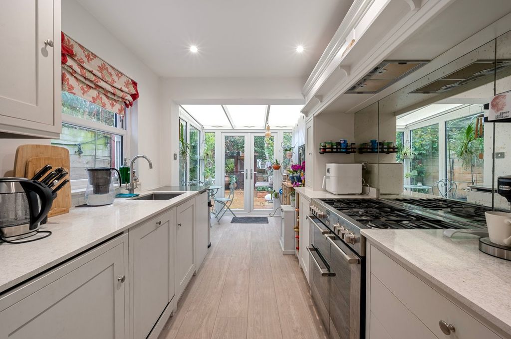 Property photo 2 of 22