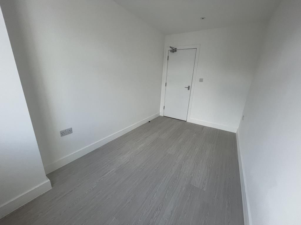Property photo 3 of 6 Bedroom