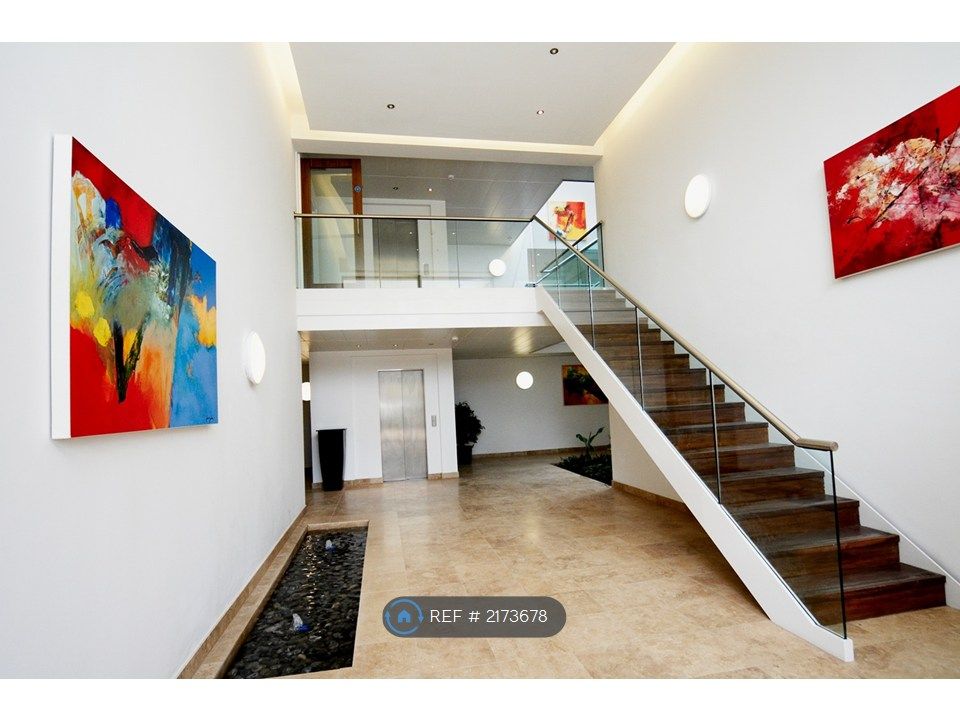 Property photo 1 of 16 Entrance Lobby