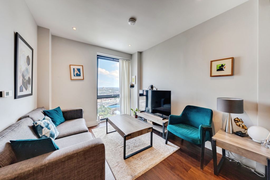 Property photo 1 of 18 A7S03111Hdr