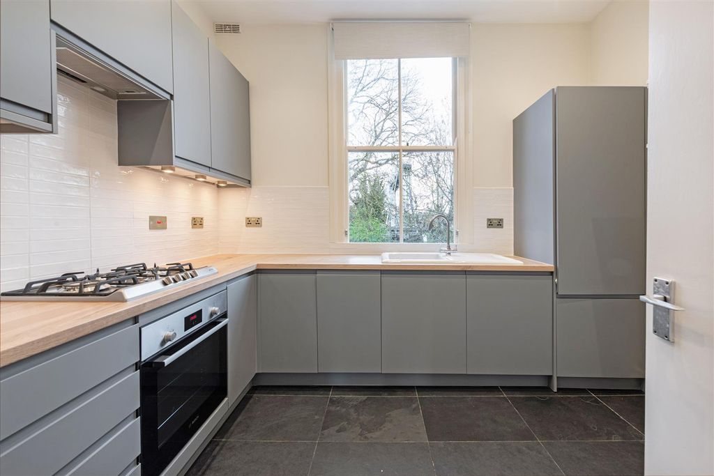 Property photo 2 of 17 33A Byrne Rd Kit 1.Jpg
