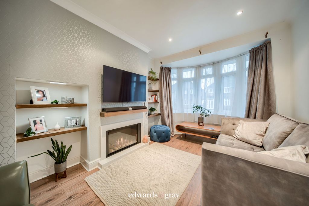 Property photo 2 of 22