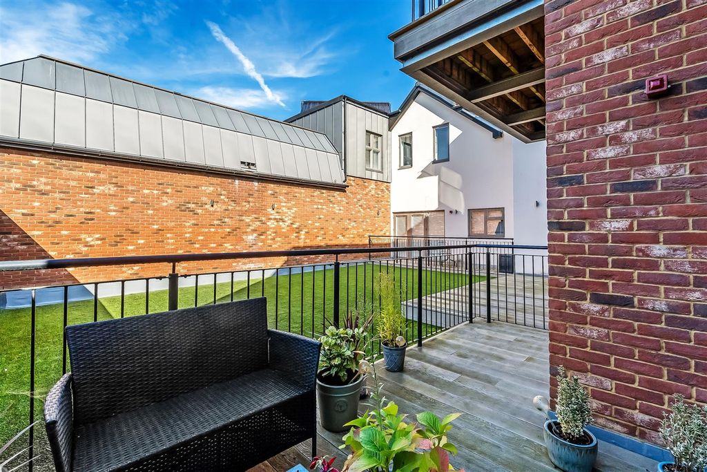 Property photo 1 of 12 Flat-1-St-Michaels-Court-16.Jpg