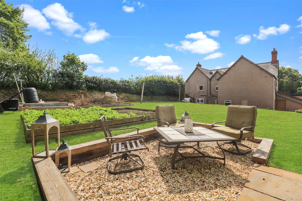 Property photo 2 of 33 Picture No. 54