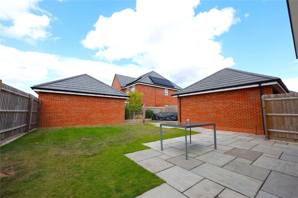 Property photo 2 of 27 Picture No. 23