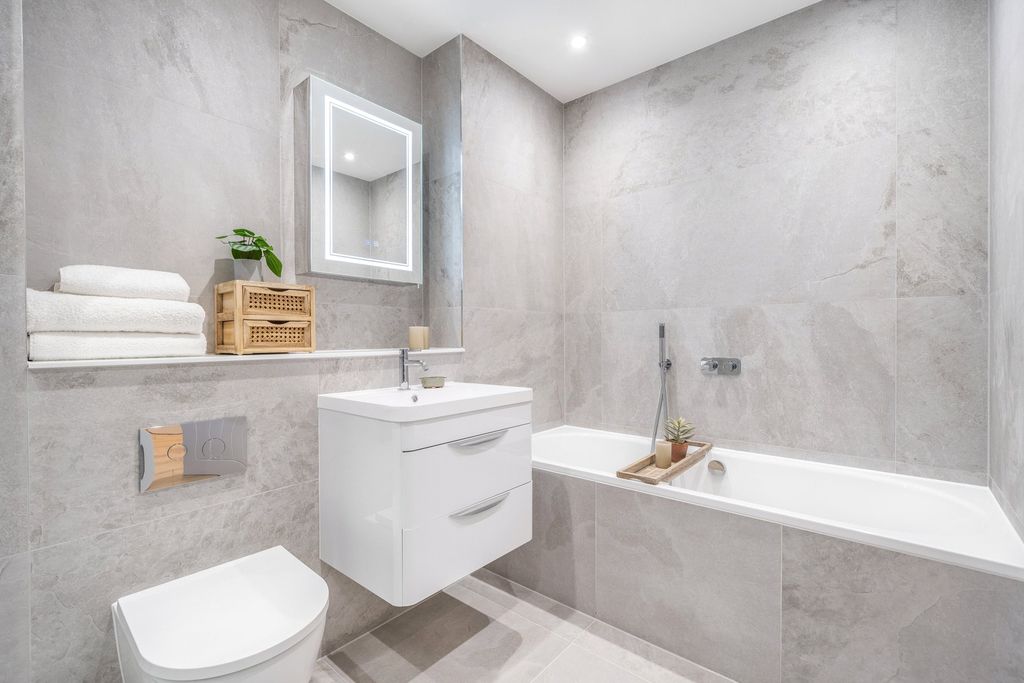 Property photo 2 of 13 Show Home