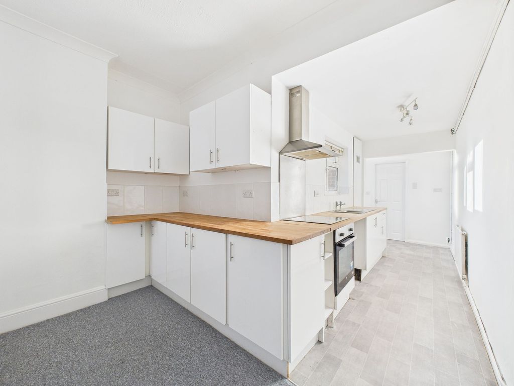 Property photo 1 of 17 Kitchen
