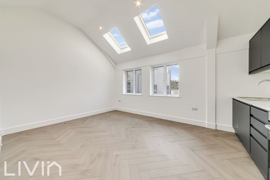 Property photo 2 of 8 2